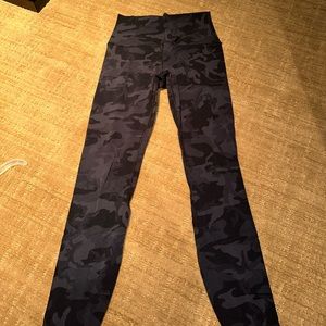 LULULEMON ALIGN BLACK CAMO SIZE 4
